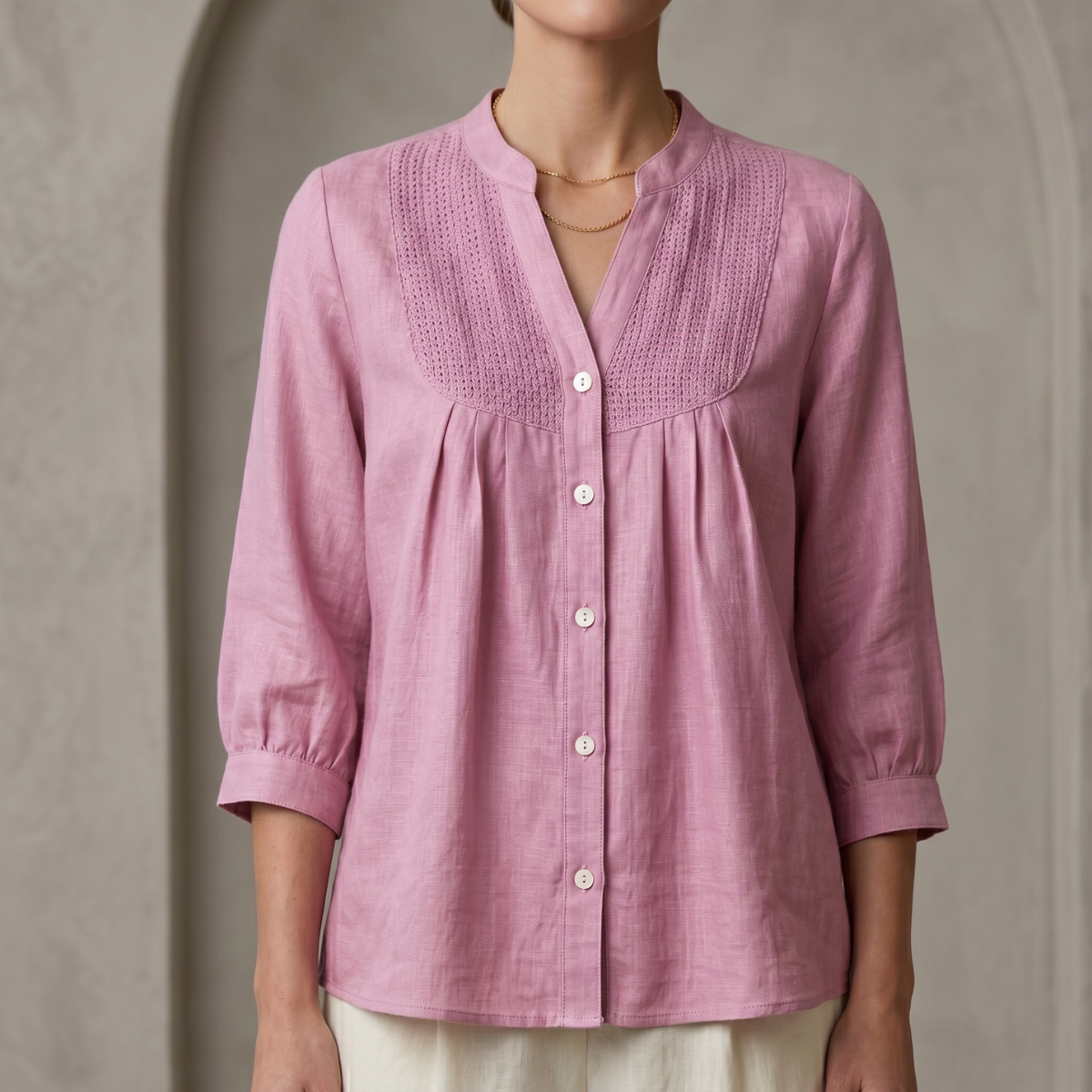 Camisa Feminina Julie™ com Manga 3/4 e Detalhe Renda - Conforto, Elegância e Versatilidade para Todas as Ocasiões!