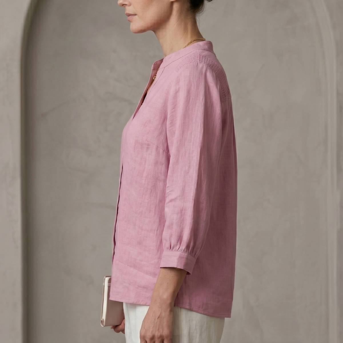 Camisa Feminina Julie™ com Manga 3/4 e Detalhe Renda - Conforto, Elegância e Versatilidade para Todas as Ocasiões!