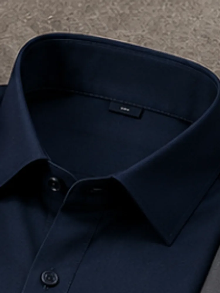 Camisa azul-marinho em seda gelada